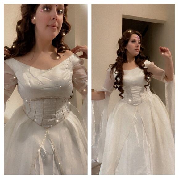 White Renaissance wedding dress - Picture 1 of 11